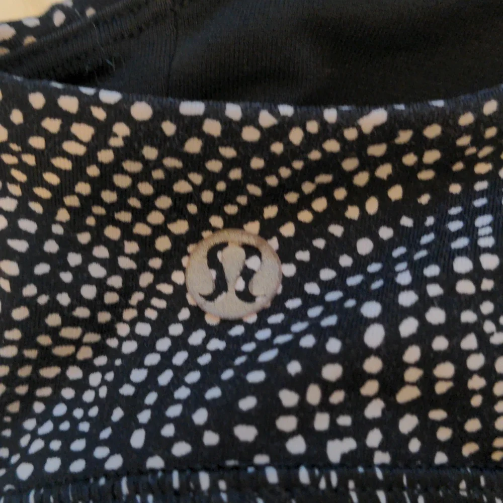 Lululemon Black and White Women's Sports Bra Small - Picture 8 of 10